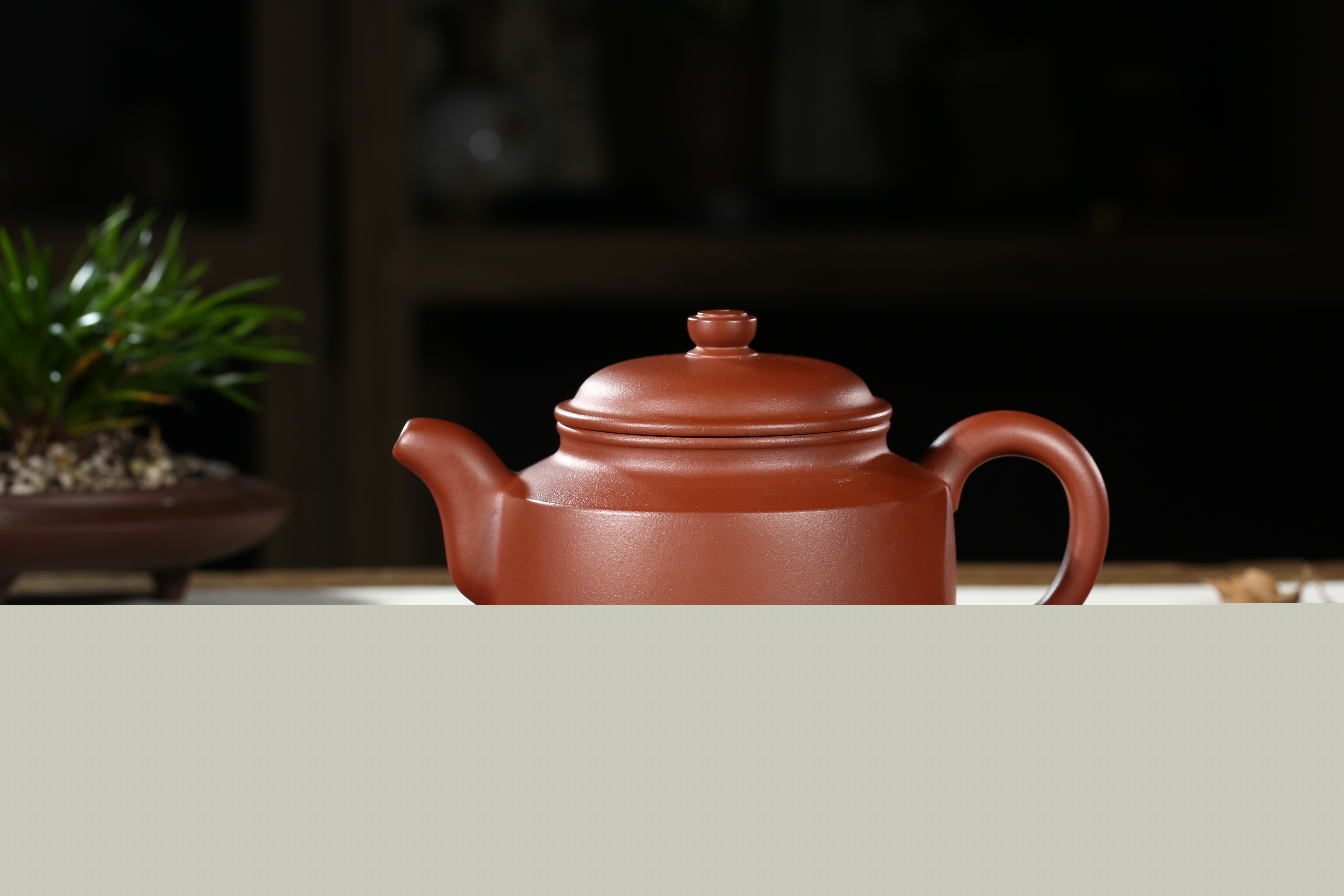 品茶先品壶——金槽和碾沉香末，冰碗轻涵翠缕烟